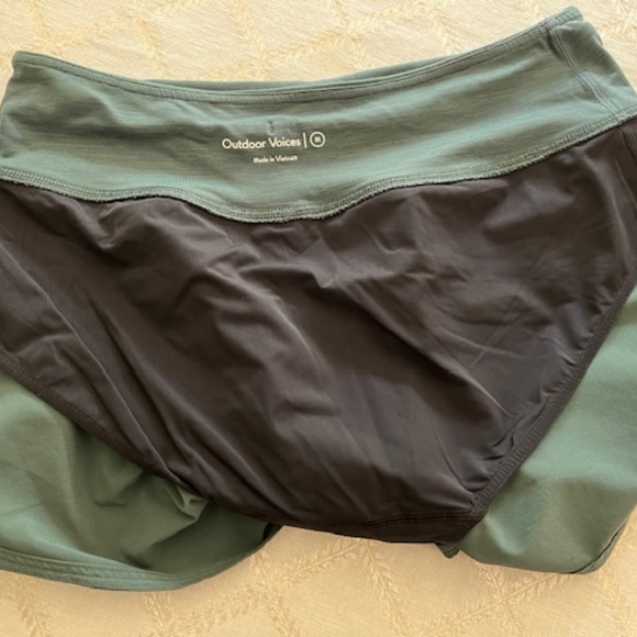 Outdoor voice high rise shorts - Picture 2 of 3